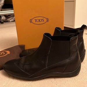 Tod’s | Men’s Leather Ankle Boots | Black.